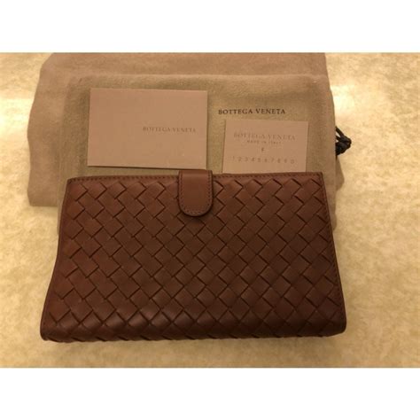 皮革護理：BOTTEGA VENETA (BV) NAPPA 編織皮革長夾清潔 .